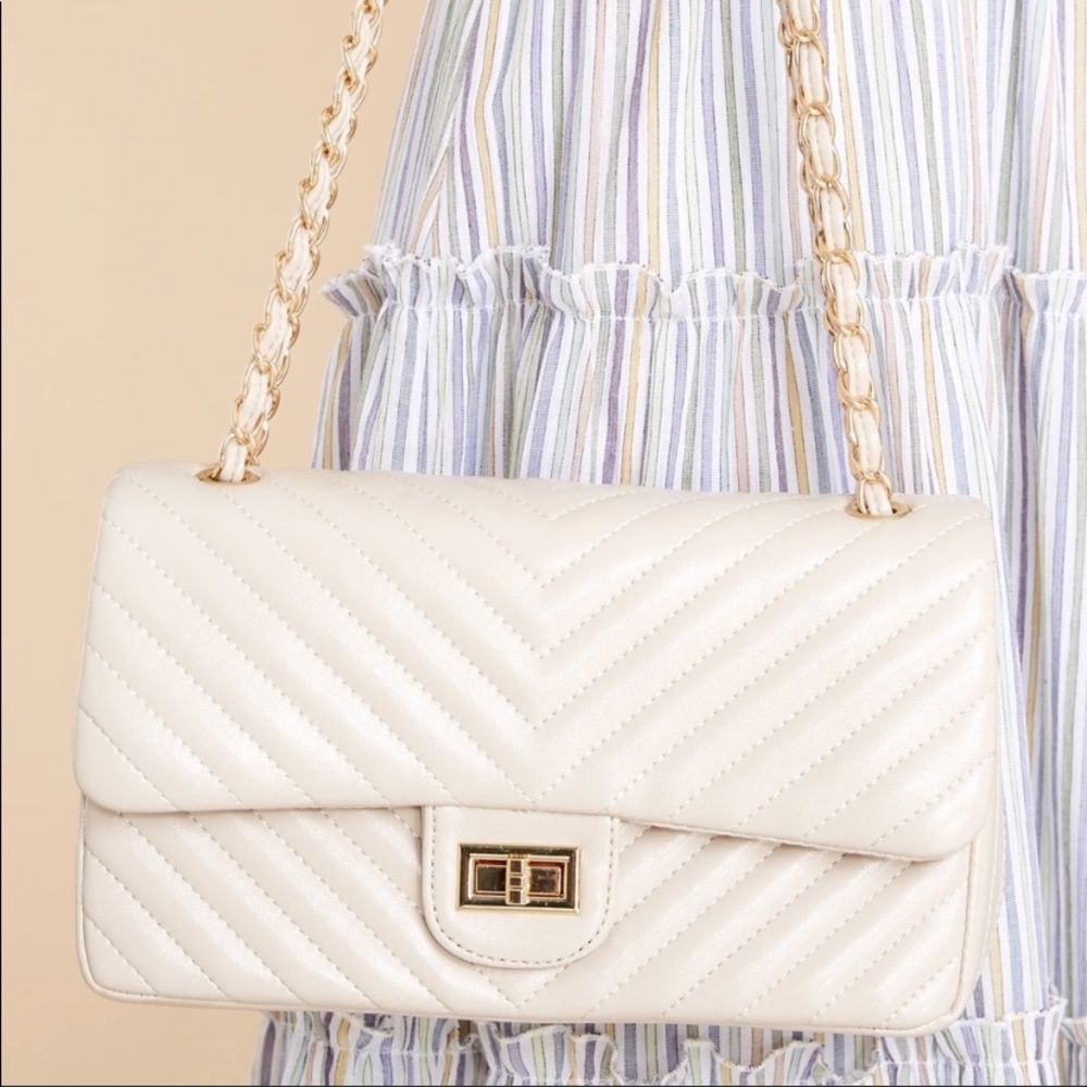 NWOT Red Dress Boutique White and Gold Chain Shoulder Bag